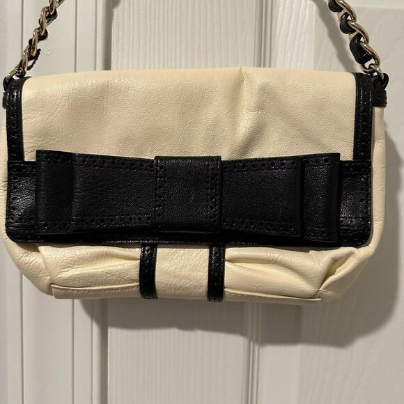 Kate Spade Cream and Black Leather Shoulder Bag with Chain Strap Bow Dust Bag - Picture 2 of 10